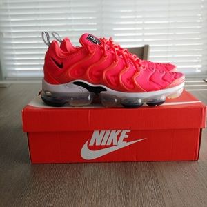 Air Vapormax Plus Bright Crimson/Black-White